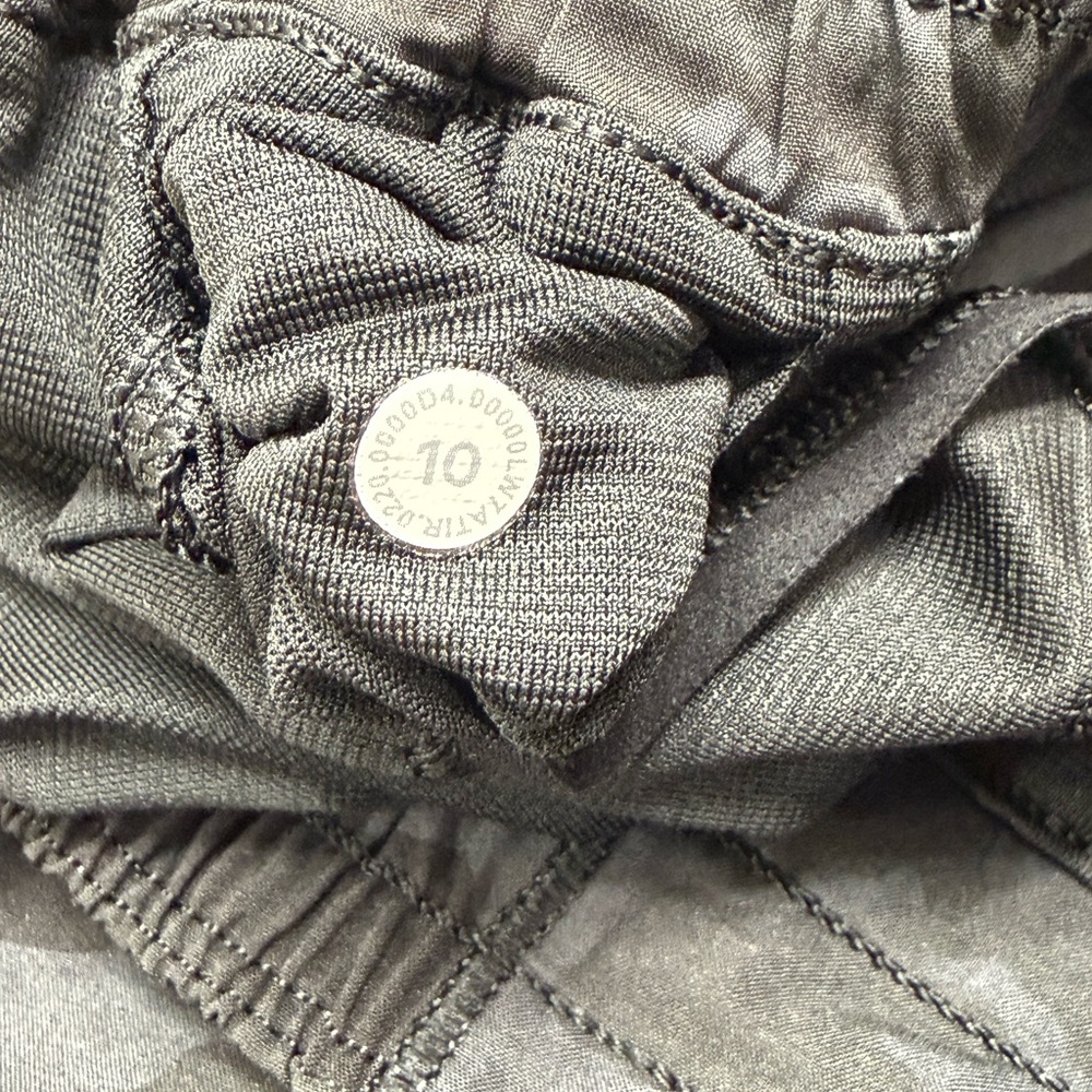 lululemon low rise Hotty Hot Dark Camo Athletic Shorts - Picture 4 of 5